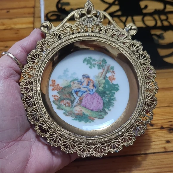 Vintage Gold Framed Decorative Plates - Picture 3 of 6